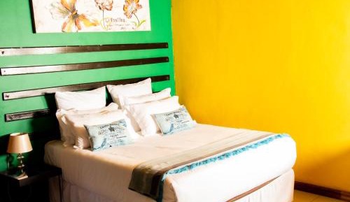 Deluxe Queen Room