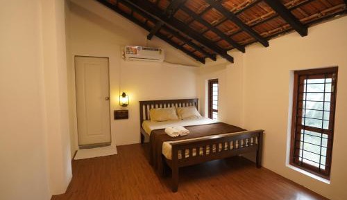 Deluxe Double Room (2 Adults + 1 Child)