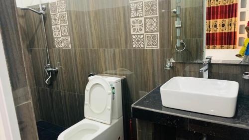 Deluxe Double Room with Side Sea View