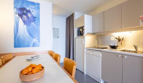 One-Bedroom Apartment with Sleeping Alcove (6 People) - Mountain View