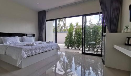 Suite with Hot Tub