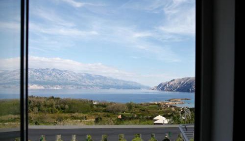 Studio Apartment with Sea View