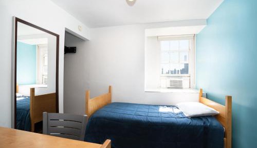 Private Deluxe Single Room with Park View and Semi-Private Bathroom