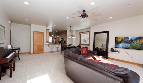 Three-Bedroom Holiday Home 