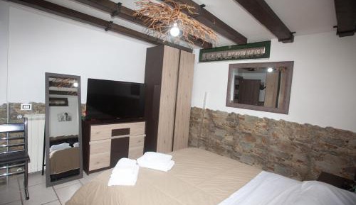 One-Bedroom Deluxe Apartment