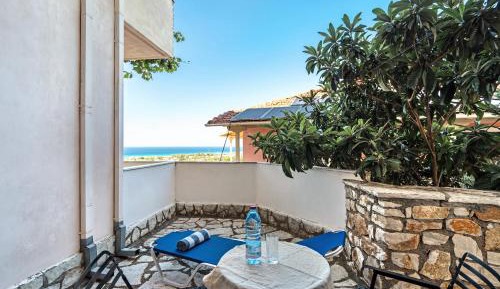 Superior One-Bedroom Apartment with Balcony