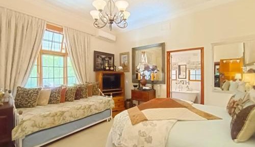 Luxury Queen Room
