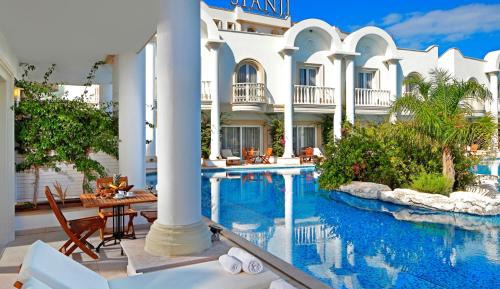 Villa with Pool View