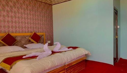 Deluxe Double Room (2 Adults + 1 Child)