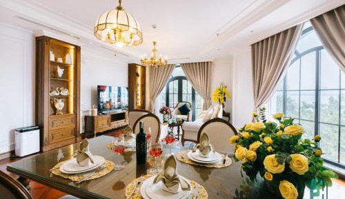 Two-Bedroom Apartment with Lake View