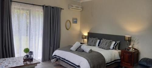 Deluxe Queen Suite