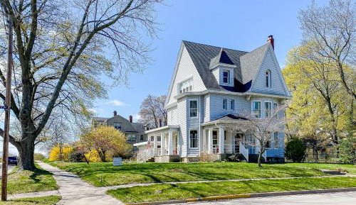 Seven-Bedroom House