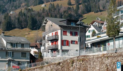 Apartment with Mountain View