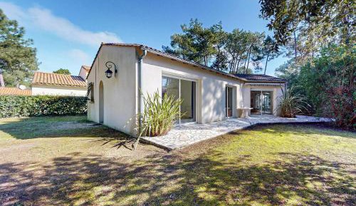 Three-Bedroom Holiday Home 