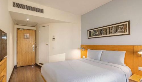 Standard Room Queen Bed with Extra Benefits