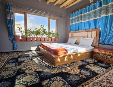 Deluxe Double Room (2 Adults + 1 Child)