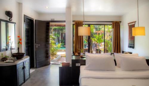 Triple Room with Pool View