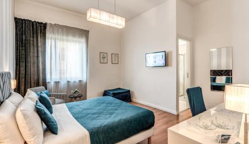 Deluxe Double Room with Side Sea View
