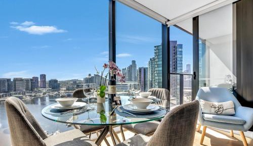 Classic 2 Bedroom, 2 Bathroom Family Apartment with Water views