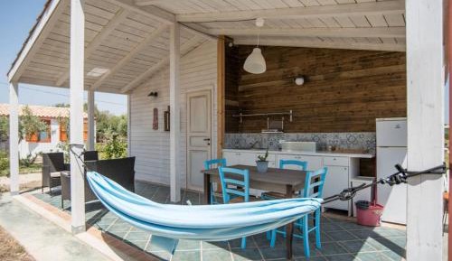 Bungalow with Garden View