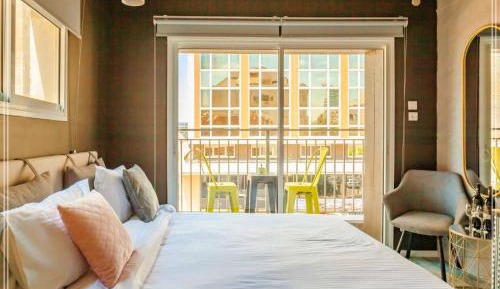 Deluxe Double Room With Standing Balcony