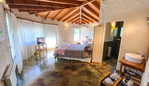 Deluxe Queen Suite