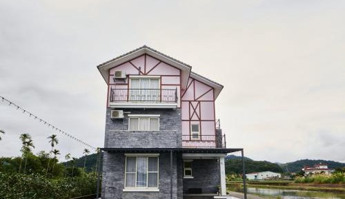 Villa with Garden View