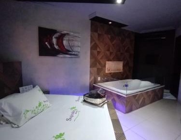 Deluxe Suite with Spa Bath