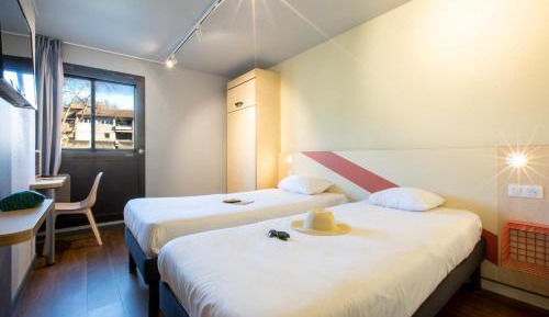 Triple Room with Three Single Beds