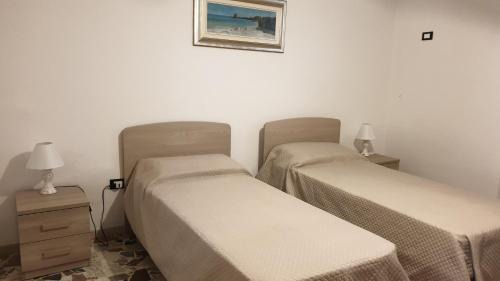 Basic Triple Room with Shared Bathroom
