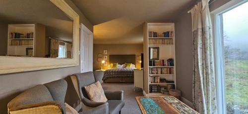 Suite with Mountain View