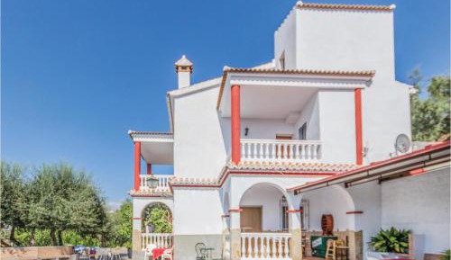 Nine-Bedroom Holiday Home