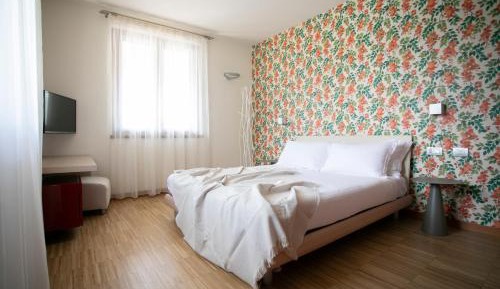 Suite with Lake View