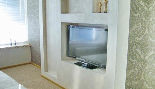 Deluxe One-Bedroom Apartment