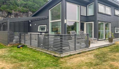 Three-Bedroom Holiday Home 