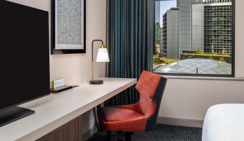 Deluxe King Room with City View