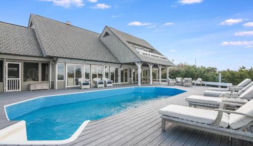 Four-Bedroom Holiday Home