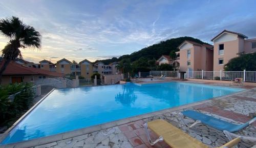 Apartment with Pool View 