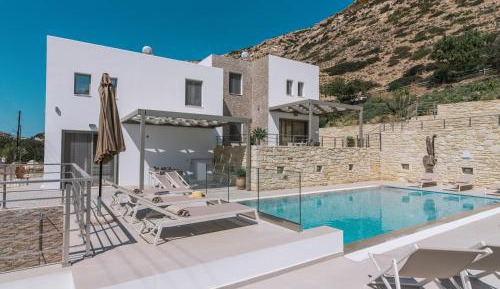 Apartment with Pool View 