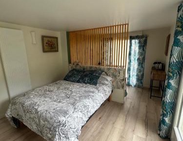 Deluxe Double Room with Shower