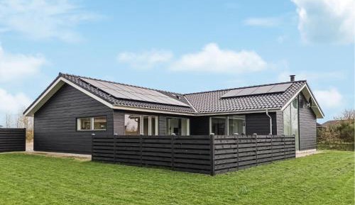 Four-Bedroom Holiday Home