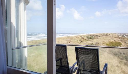 Deluxe Double Room with Side Sea View