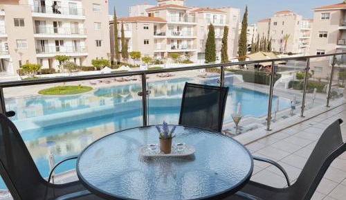 Apartment with Pool View 