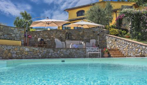 Villa with Garden View