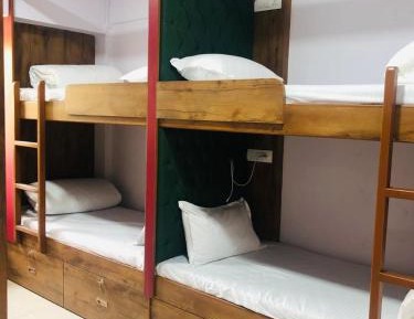 Single Bed in Male Dormitory Room with Shared Bathroom