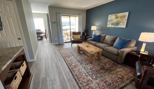 Apartment with Lake View