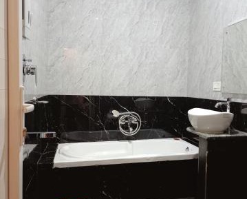 Suite with Hot Tub