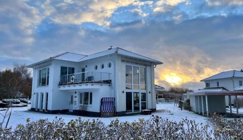 Three-Bedroom Holiday Home 