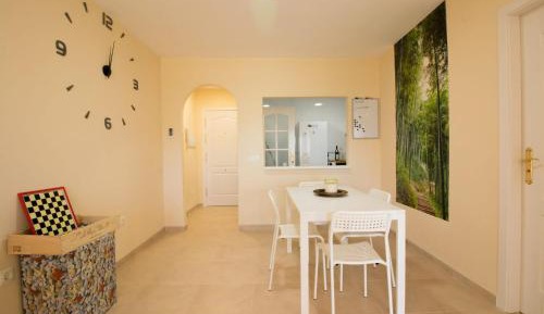Superior One-Bedroom Apartment