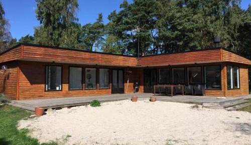 Four-Bedroom House with private cabin